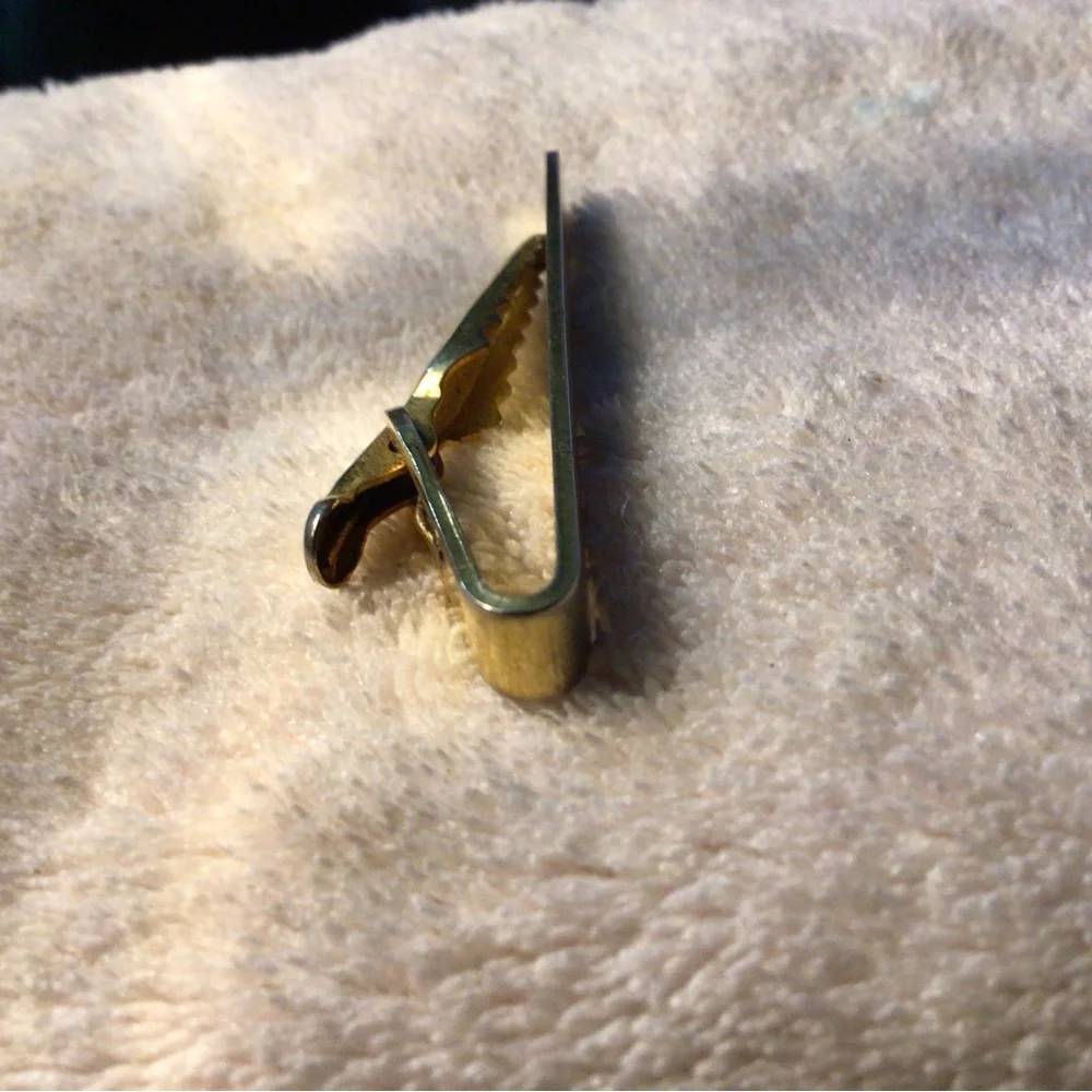 Men's Gold Ribbed Tie Clip - Sleek Professional Finish